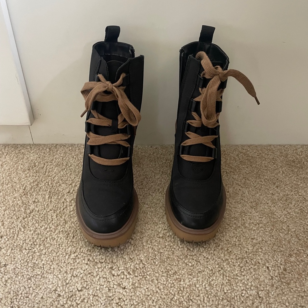 Two-Tone Platform Combat Boots - Black & Brown Lug Sole - Size 6.5